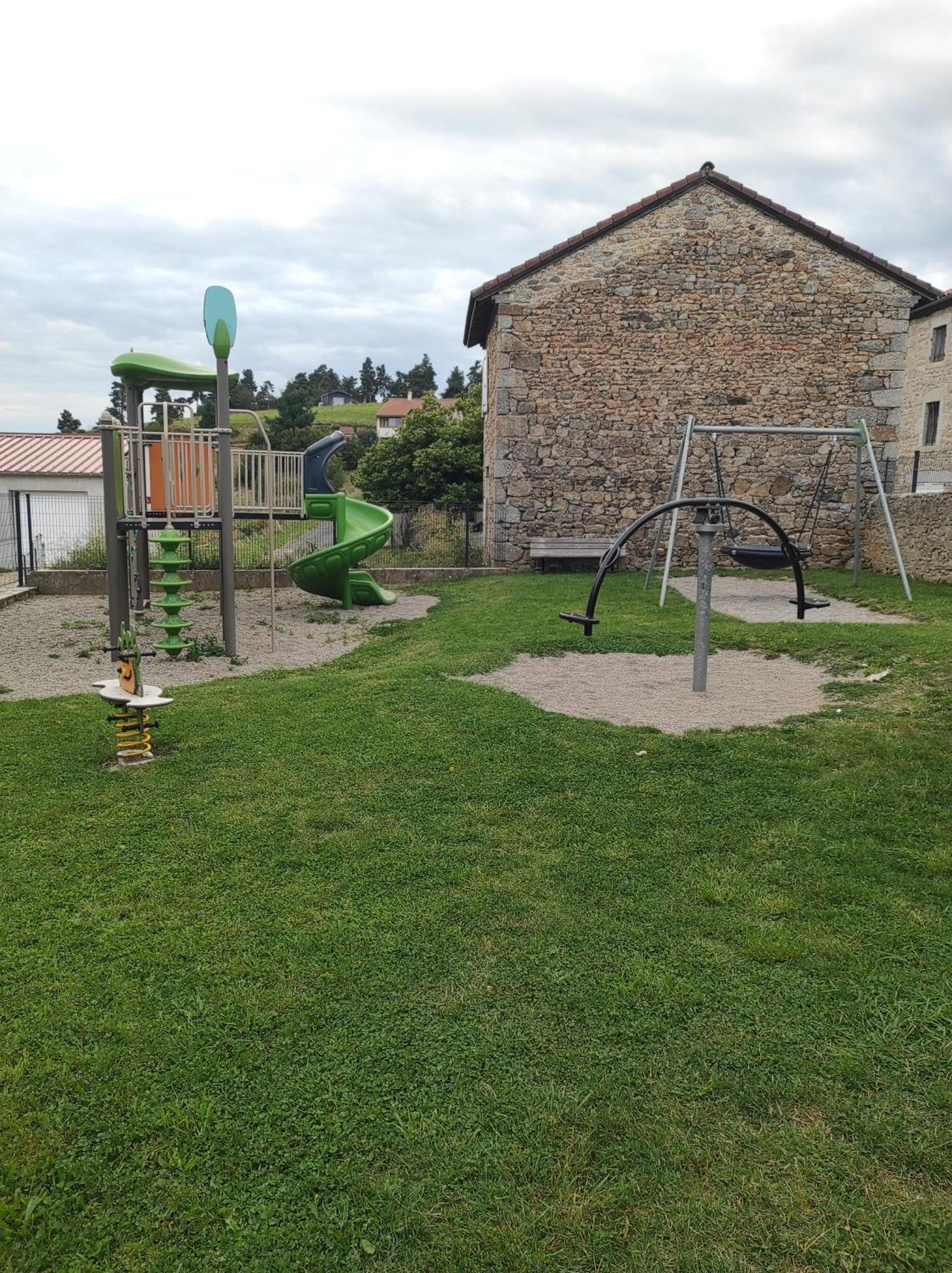 Appartement A La Campagne Venteuges Extérieur photo